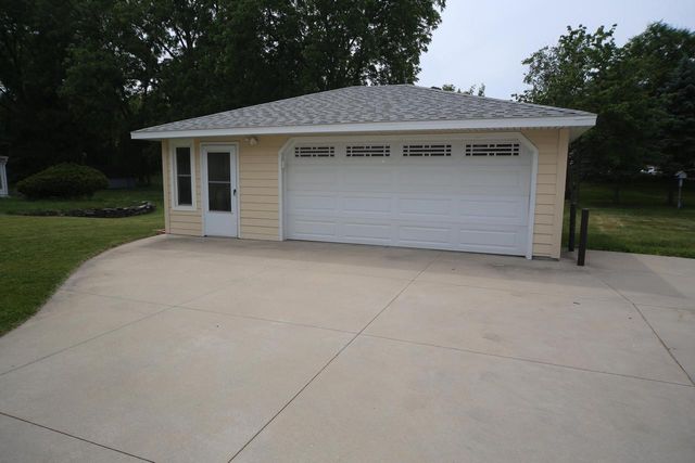 305 North AVENUE, Hartland, WI 53029