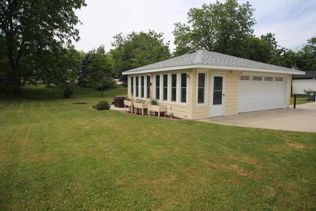 305 North AVENUE, Hartland, WI 53029