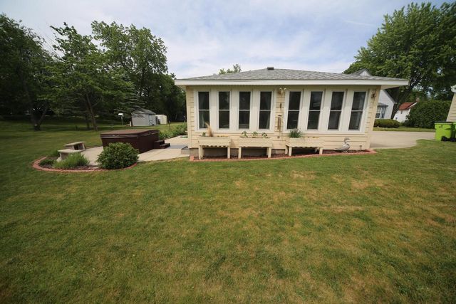 305 North AVENUE, Hartland, WI 53029