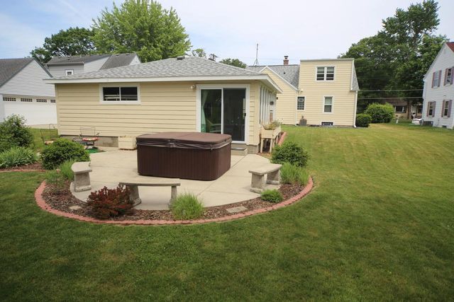 305 North AVENUE, Hartland, WI 53029