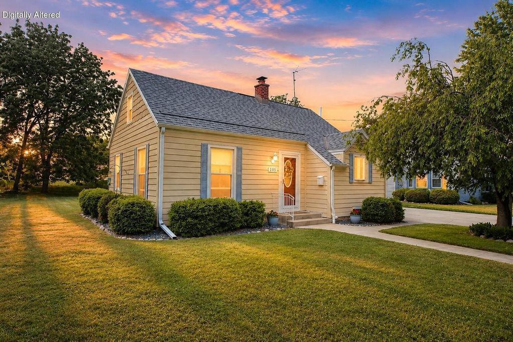 305 North AVENUE, Hartland, WI 53029