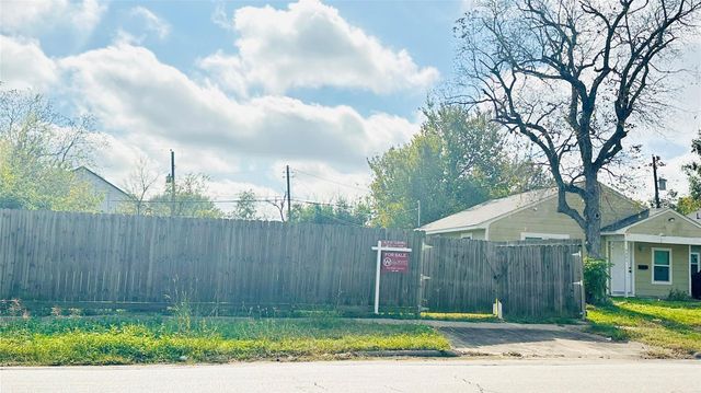 4846 Pershing Street, Houston, TX 77033