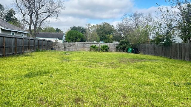 4846 Pershing Street, Houston, TX 77033