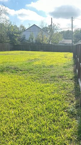 4846 Pershing Street, Houston, TX 77033