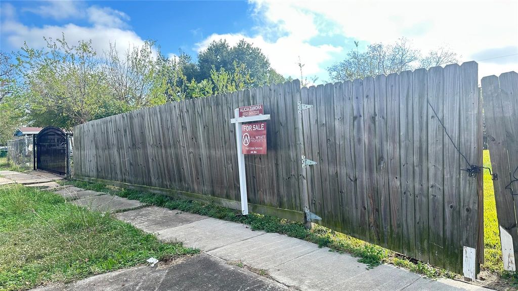 4846 Pershing Street, Houston, TX 77033