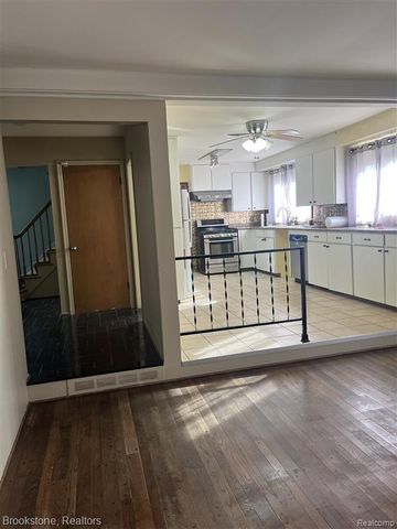 28917 Ramblewood Drive, Farmington Hills, MI 48334