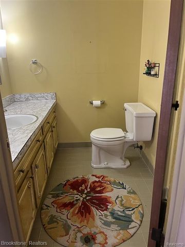 28917 Ramblewood Drive, Farmington Hills, MI 48334