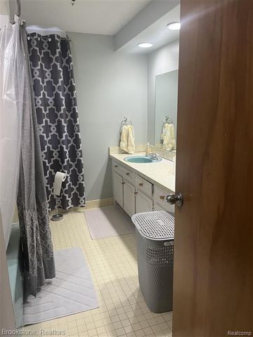 28917 Ramblewood Drive, Farmington Hills, MI 48334