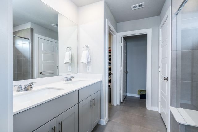 219 Charles Ridge Drive, Conroe, TX 77316
