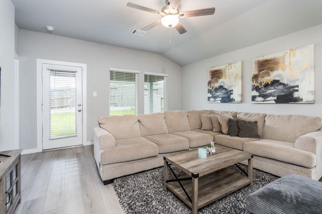 219 Charles Ridge Drive, Conroe, TX 77316