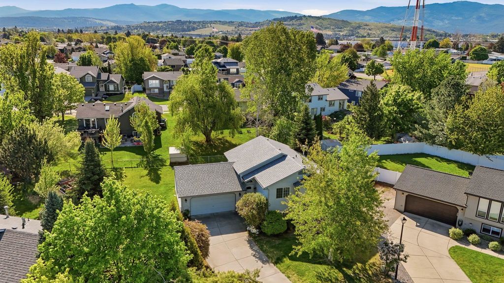 18924 E Augusta Ln, Greenacres, WA 99016