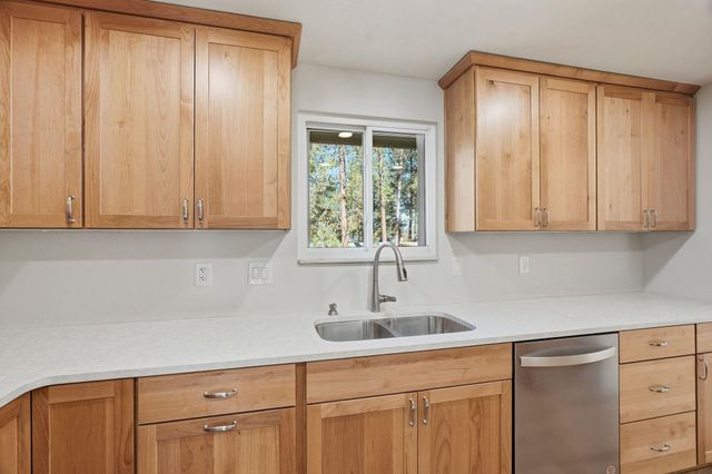 5618 W Pacific Park Dr, Spokane, WA 99208