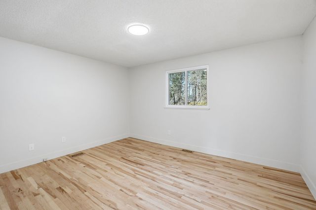 5618 W Pacific Park Dr, Spokane, WA 99208