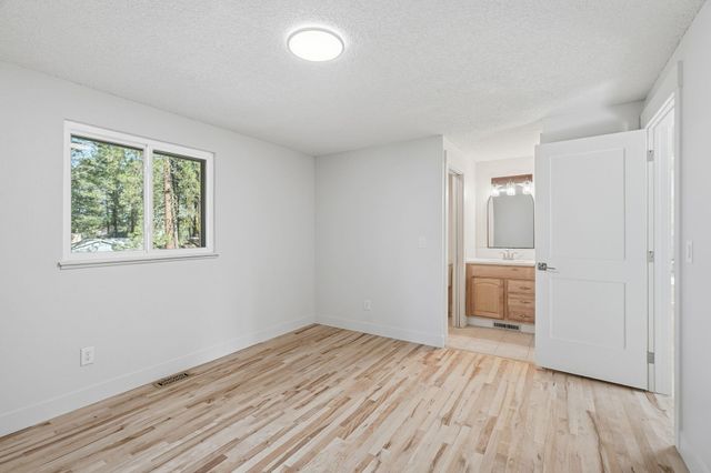 5618 W Pacific Park Dr, Spokane, WA 99208