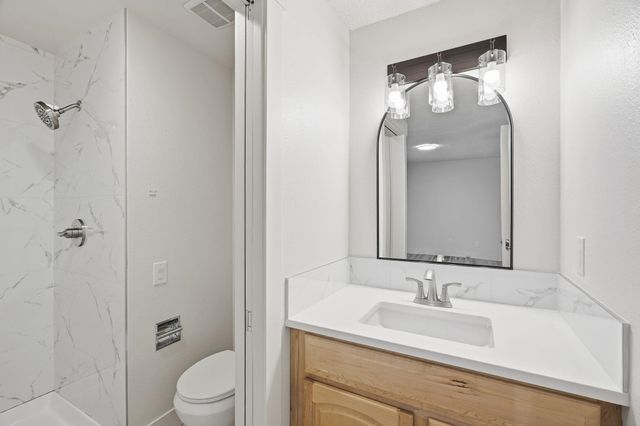 5618 W Pacific Park Dr, Spokane, WA 99208