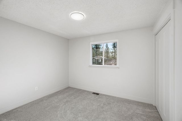 5618 W Pacific Park Dr, Spokane, WA 99208