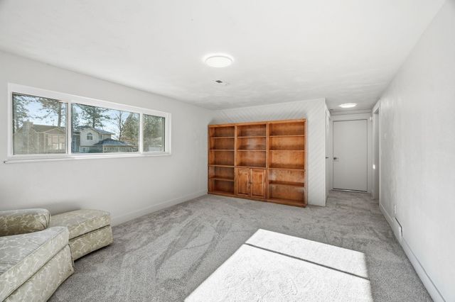 5618 W Pacific Park Dr, Spokane, WA 99208