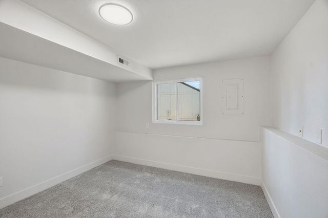 5618 W Pacific Park Dr, Spokane, WA 99208