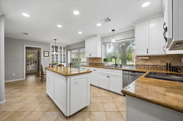 47 Sterling Street, Sugar Land, TX 77479