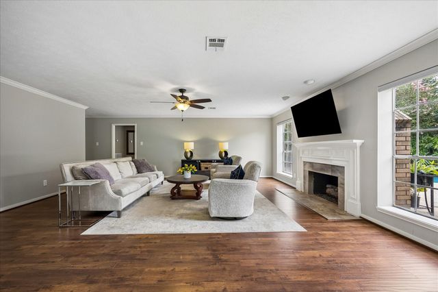 47 Sterling Street, Sugar Land, TX 77479