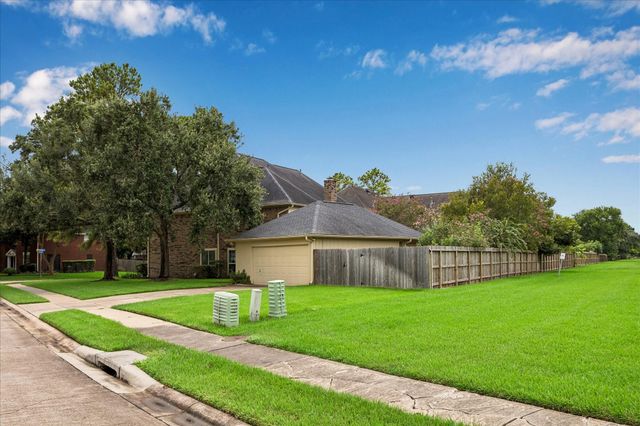 47 Sterling Street, Sugar Land, TX 77479