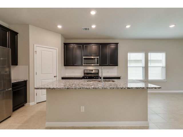 111 Grapefruit RD, Hutto, TX 78634