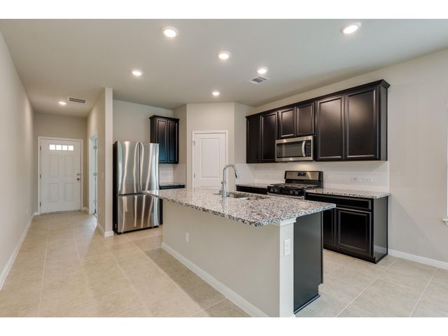 111 Grapefruit RD, Hutto, TX 78634