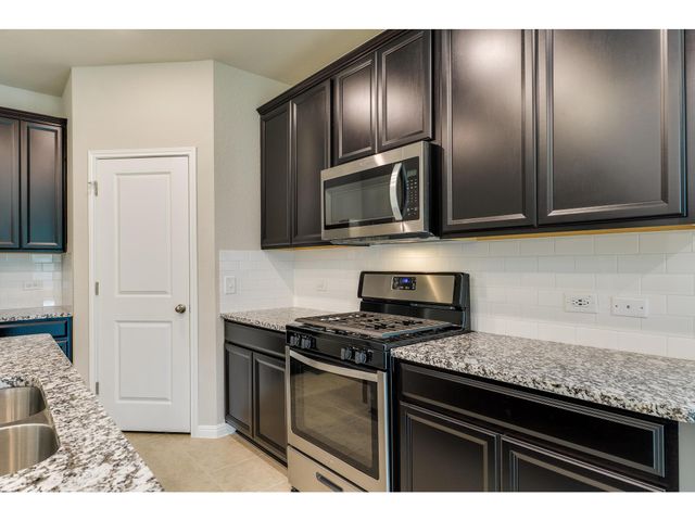 111 Grapefruit RD, Hutto, TX 78634