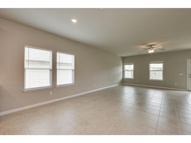 111 Grapefruit RD, Hutto, TX 78634