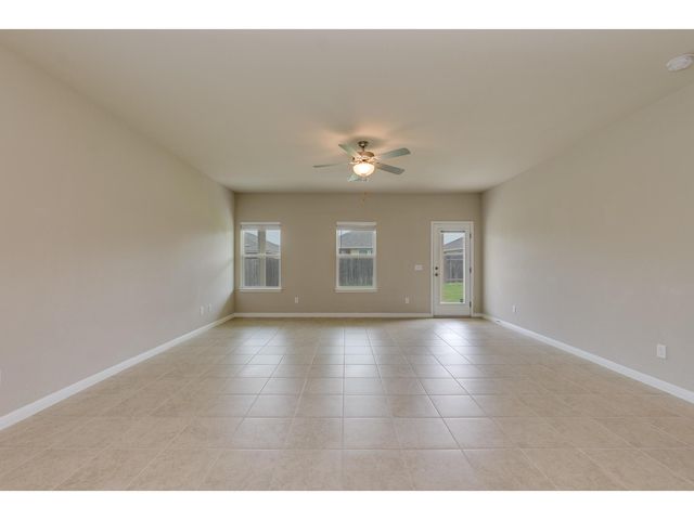 111 Grapefruit RD, Hutto, TX 78634