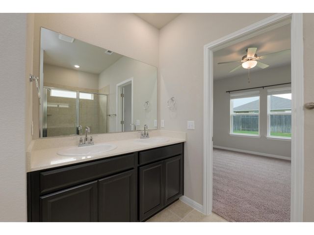 111 Grapefruit RD, Hutto, TX 78634