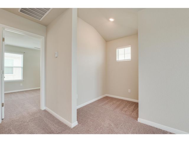 111 Grapefruit RD, Hutto, TX 78634