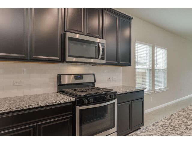 111 Grapefruit RD, Hutto, TX 78634