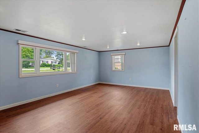 601 South Grand Avenue, Chatham, IL 62629