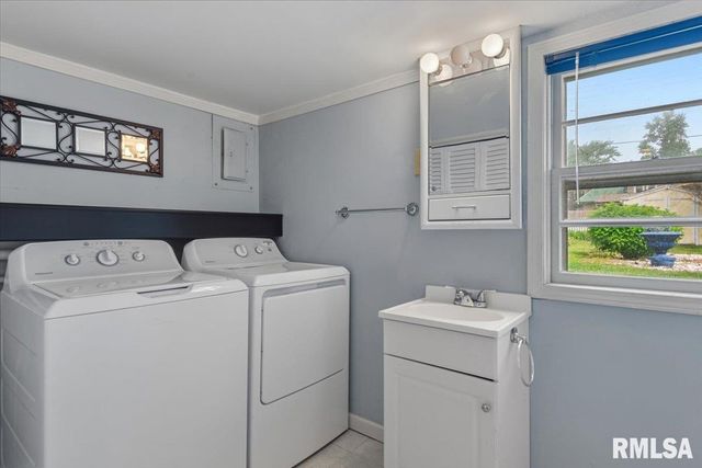 601 South Grand Avenue, Chatham, IL 62629