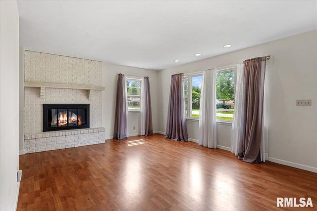 601 South Grand Avenue, Chatham, IL 62629