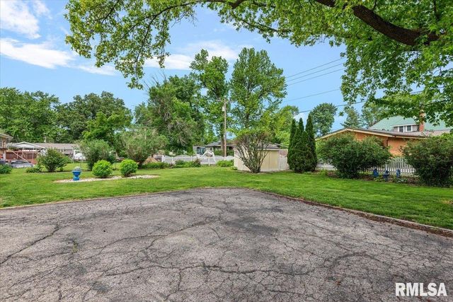 601 South Grand Avenue, Chatham, IL 62629
