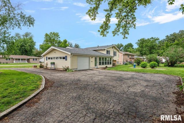 601 South Grand Avenue, Chatham, IL 62629