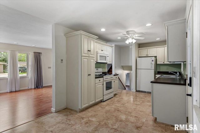 601 South Grand Avenue, Chatham, IL 62629