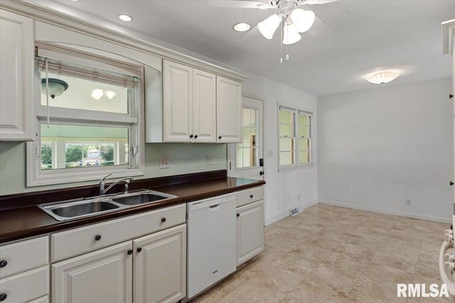 601 South Grand Avenue, Chatham, IL 62629