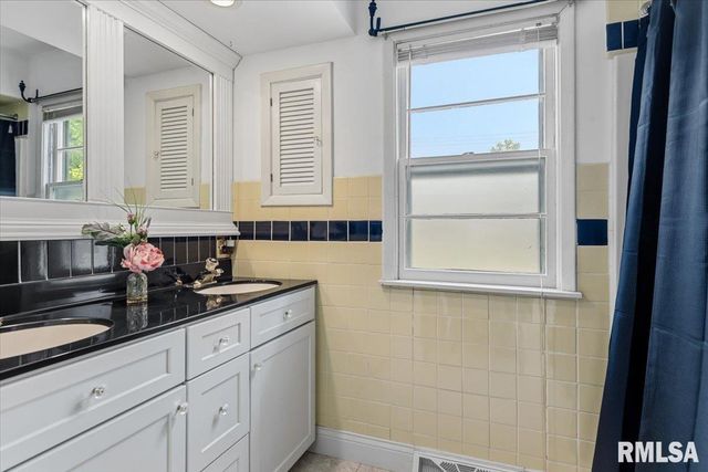 601 South Grand Avenue, Chatham, IL 62629