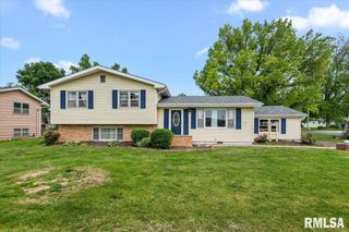 601 South Grand Avenue, Chatham, IL 62629