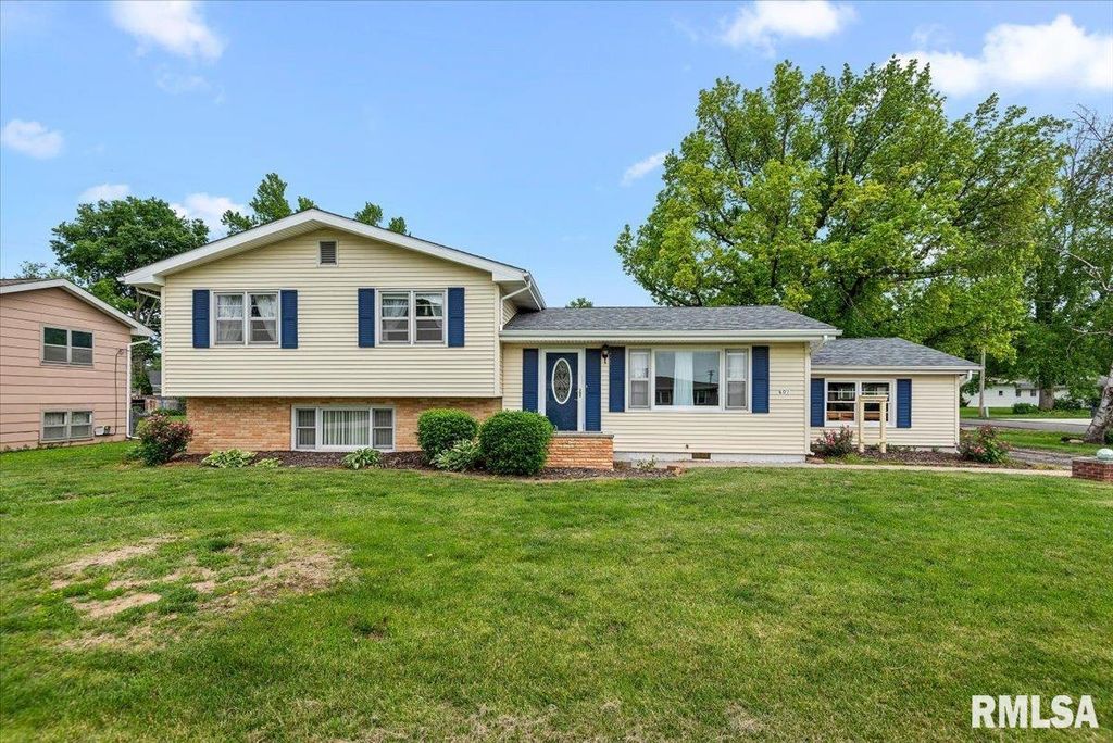 601 South Grand Avenue, Chatham, IL 62629