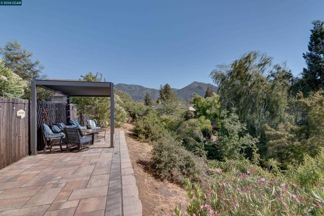 11 Mt Lee Pl, Clayton, CA 94517