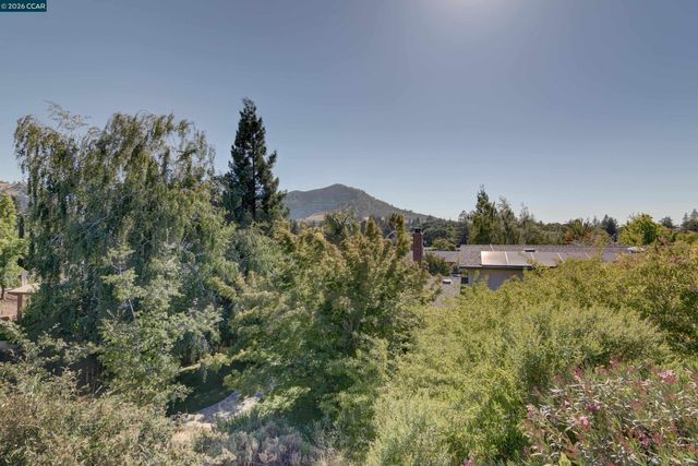 11 Mt Lee Pl, Clayton, CA 94517