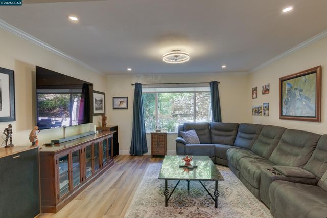 11 Mt Lee Pl, Clayton, CA 94517