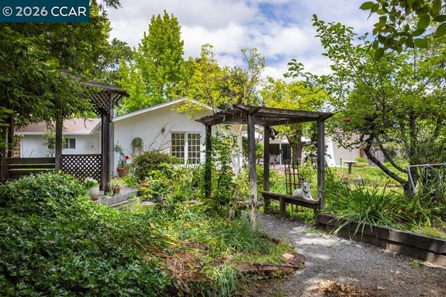 516 McGrath Ct, Pleasant Hill, CA 94523