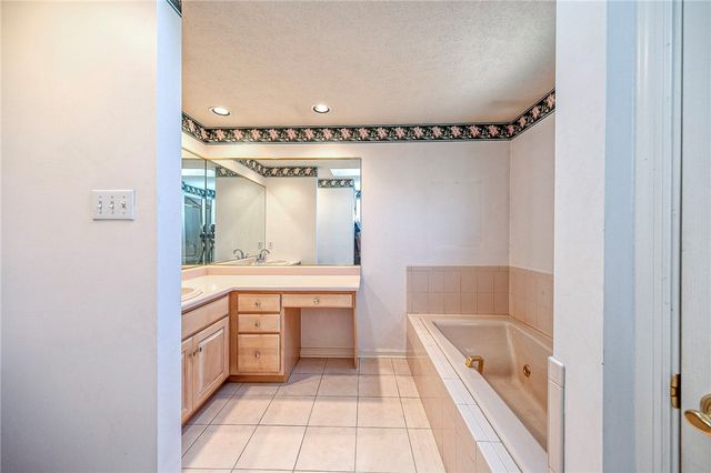2011 Fortune Ct, South Fayette, PA 15017