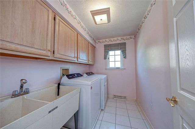 2011 Fortune Ct, South Fayette, PA 15017