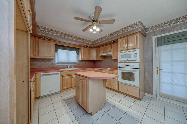 2011 Fortune Ct, South Fayette, PA 15017